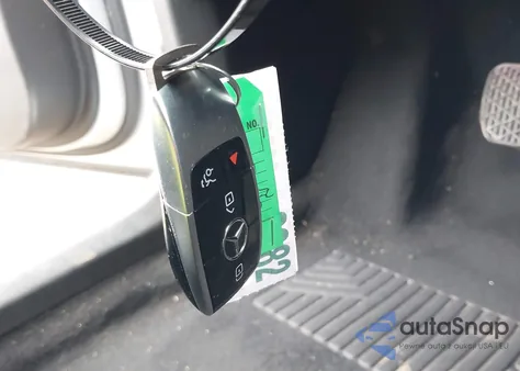 2017 Mercedes-Benz E 300 4Matic z USA, uszkodzony, nr VIN WDDZF4KB3HA208770